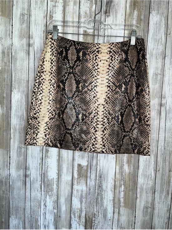 entro Dresses & Skirts - Entro Snake Print Mini Skirt Size Medium Neutral Python Print Boutique